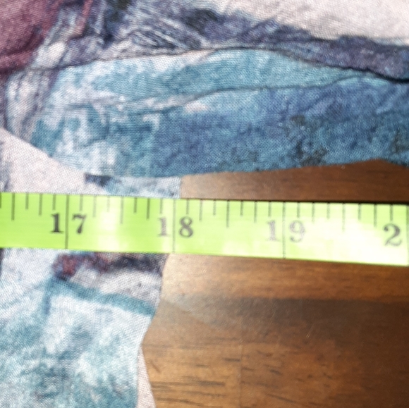 5/$25 Simply Vera blouse size small - Picture 5 of 7